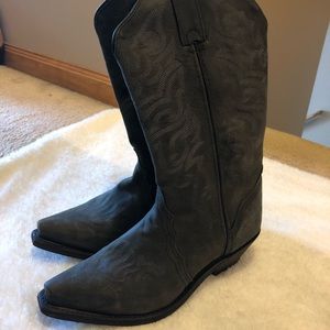 NEVER WORN. Women’s black cowboy boots!